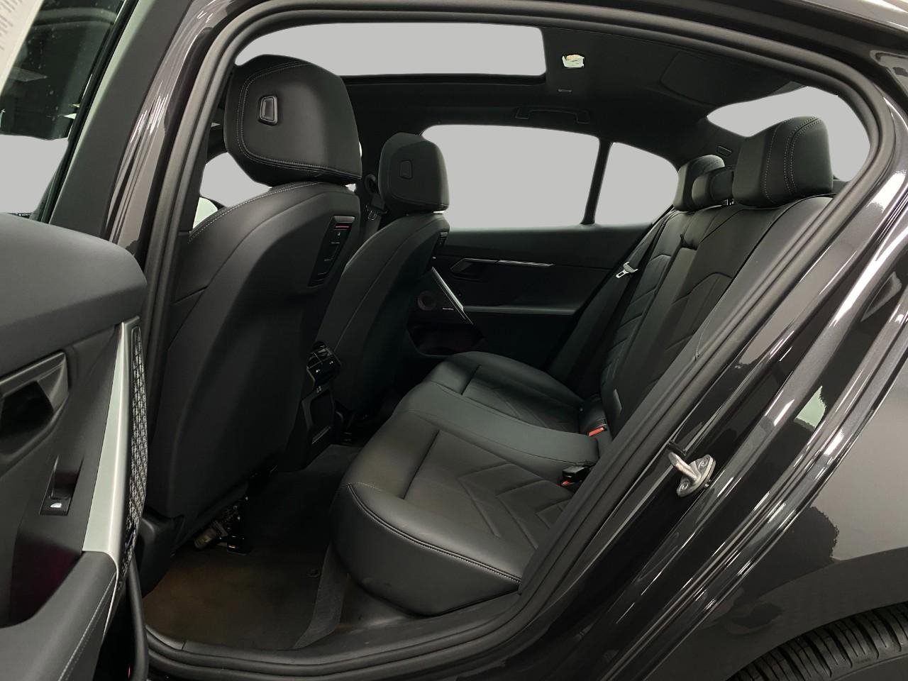 Used 2024 BMW i5 M60 w/ Premium Package image 29
