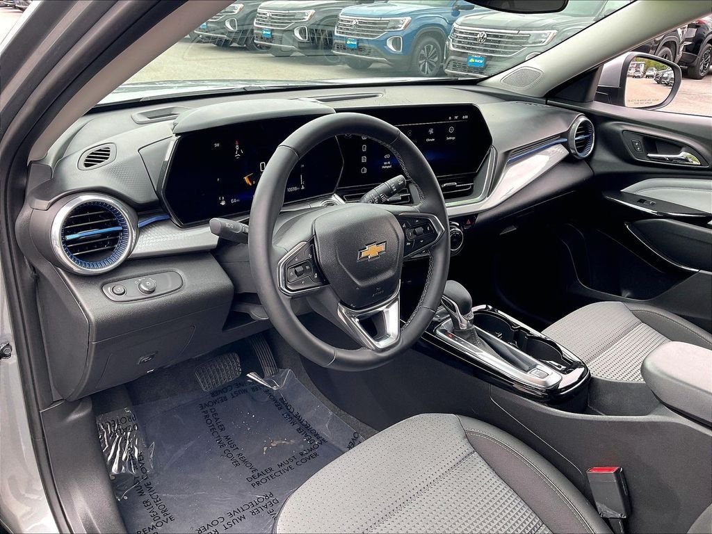 Used 2024 Chevrolet Trax LT w/ Driver Confidence Package FWD image 8