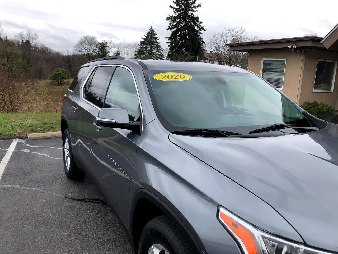 Used 2020 Chevrolet Traverse LT image 3