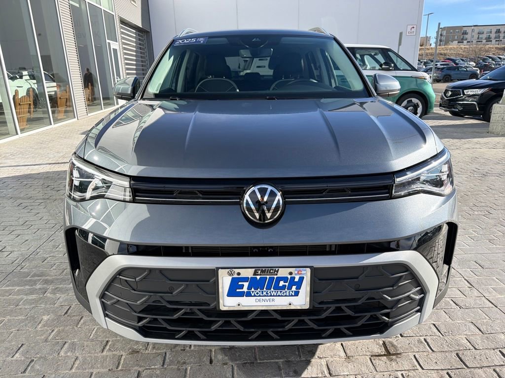 Certified 2025 Volkswagen Taos SE image 10