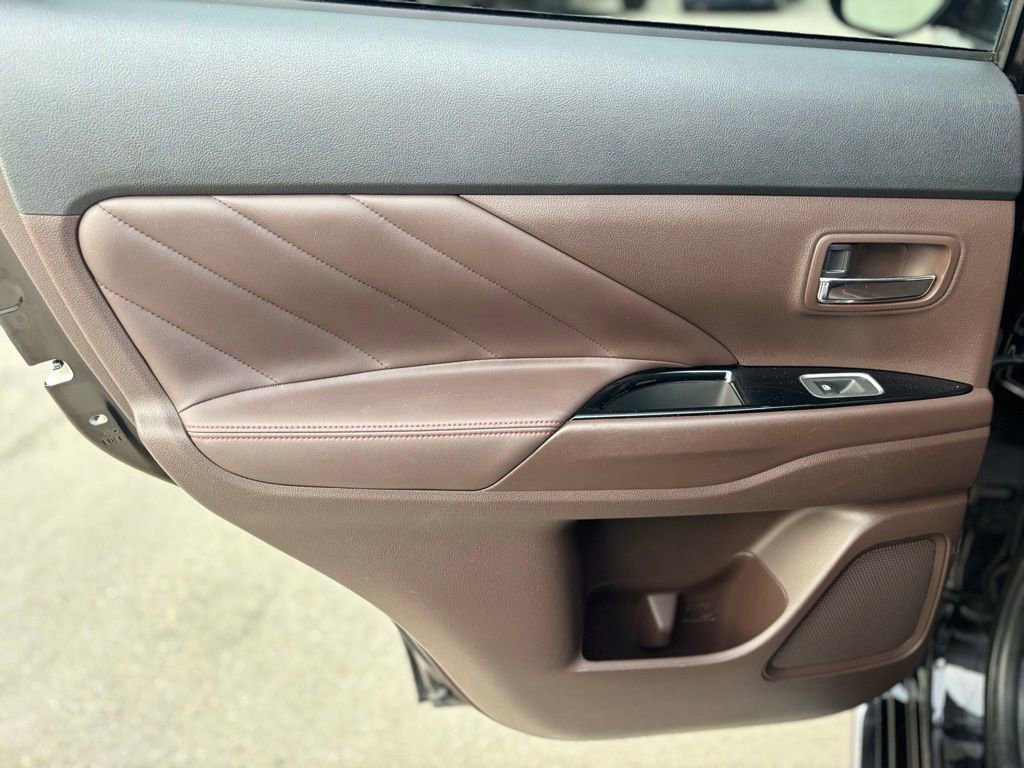 Used 2018 Mitsubishi Outlander GT image 18