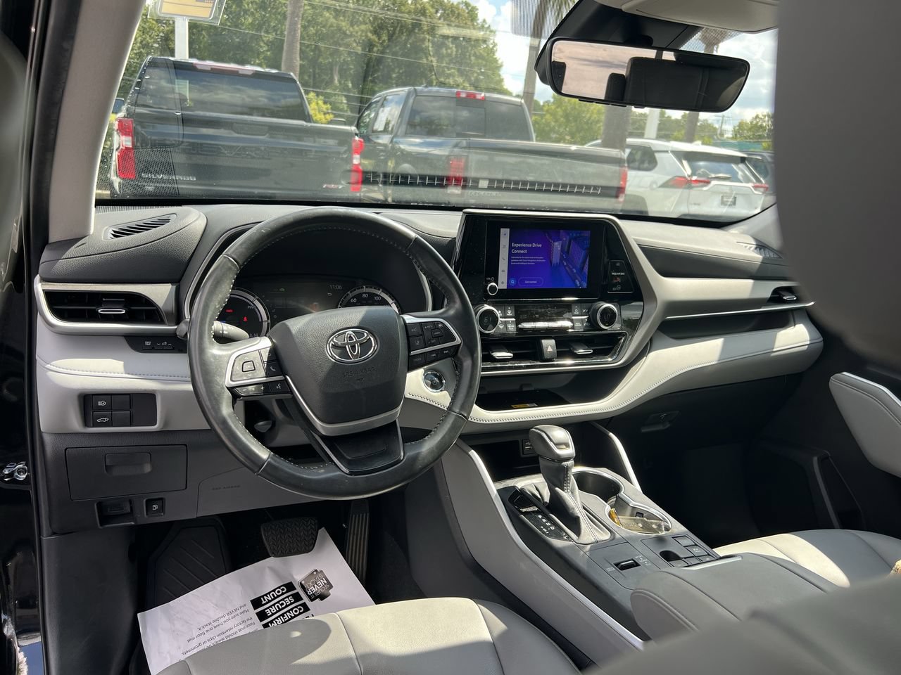 Used 2023 Toyota Highlander XLE FWD image 30