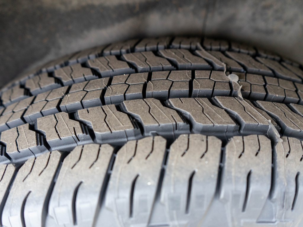 Used 2021 GMC Acadia AT4 w/ Technology Package image 35