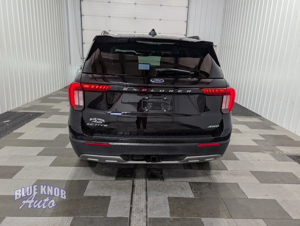 Used 2025 Ford Explorer Active w/ Active Comfort Package AWD/4WD image 3