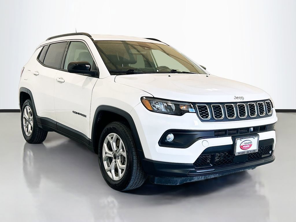 Used 2025 Jeep Compass Latitude image 3
