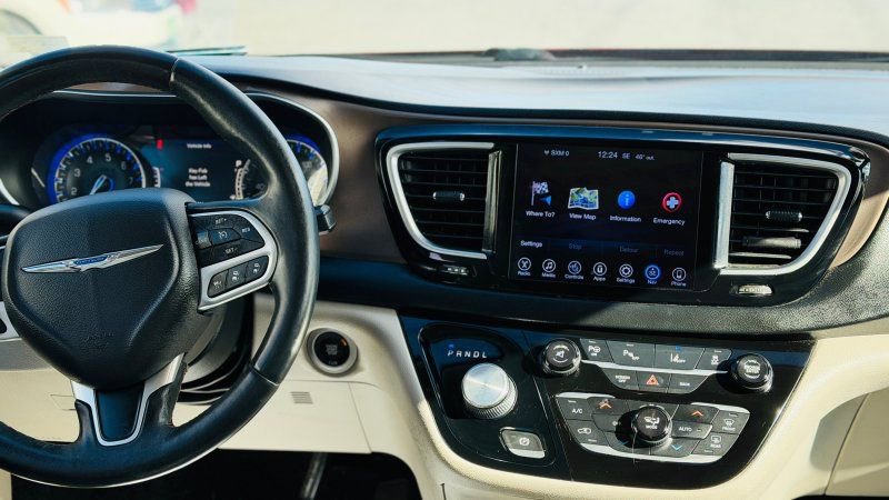 Used 2017 Chrysler Pacifica Touring-L Plus w/ Advanced Safetytec Group image 19