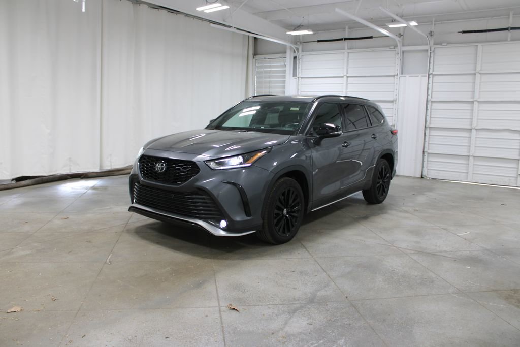 Used 2025 Toyota Highlander XSE image 4