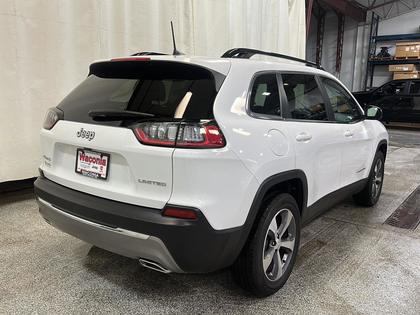 Certified 2022 Jeep Cherokee Limited AWD/4WD image 6