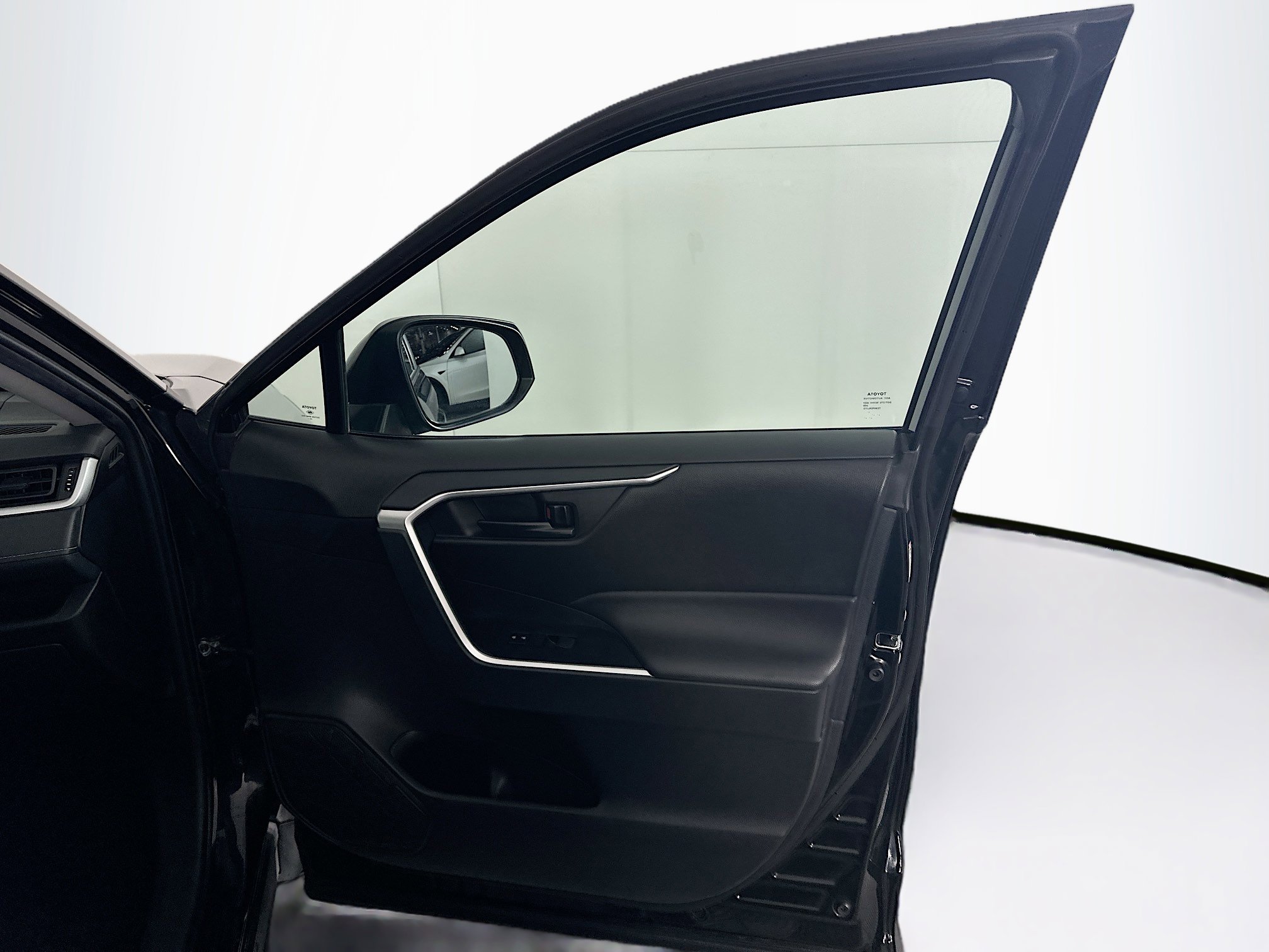 Used 2024 Toyota RAV4 LE image 29