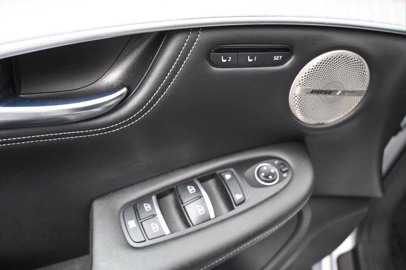 Used 2019 INFINITI QX50 Essential w/ Sensory Package AWD/4WD image 9