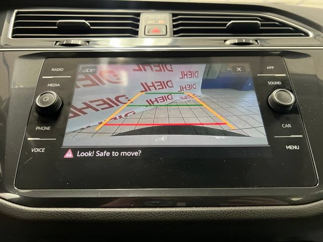 Used 2024 Volkswagen Tiguan SE AWD/4WD image 31