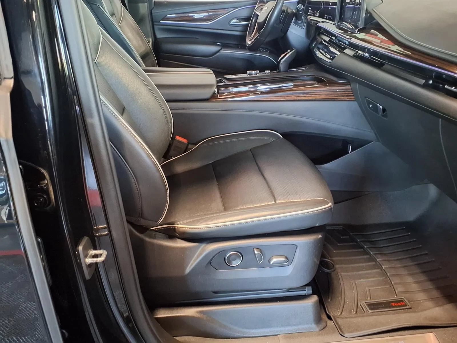 Used 2021 Cadillac Escalade ESV Premium Luxury w/ Driver Assist Tech Package AWD/4WD image 13
