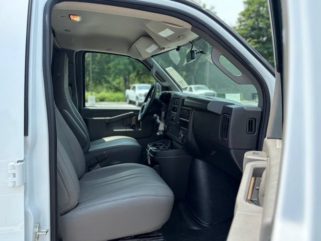 New 2026 Chevrolet Express 3500 w/ Driver Convenience Package RWD image 28