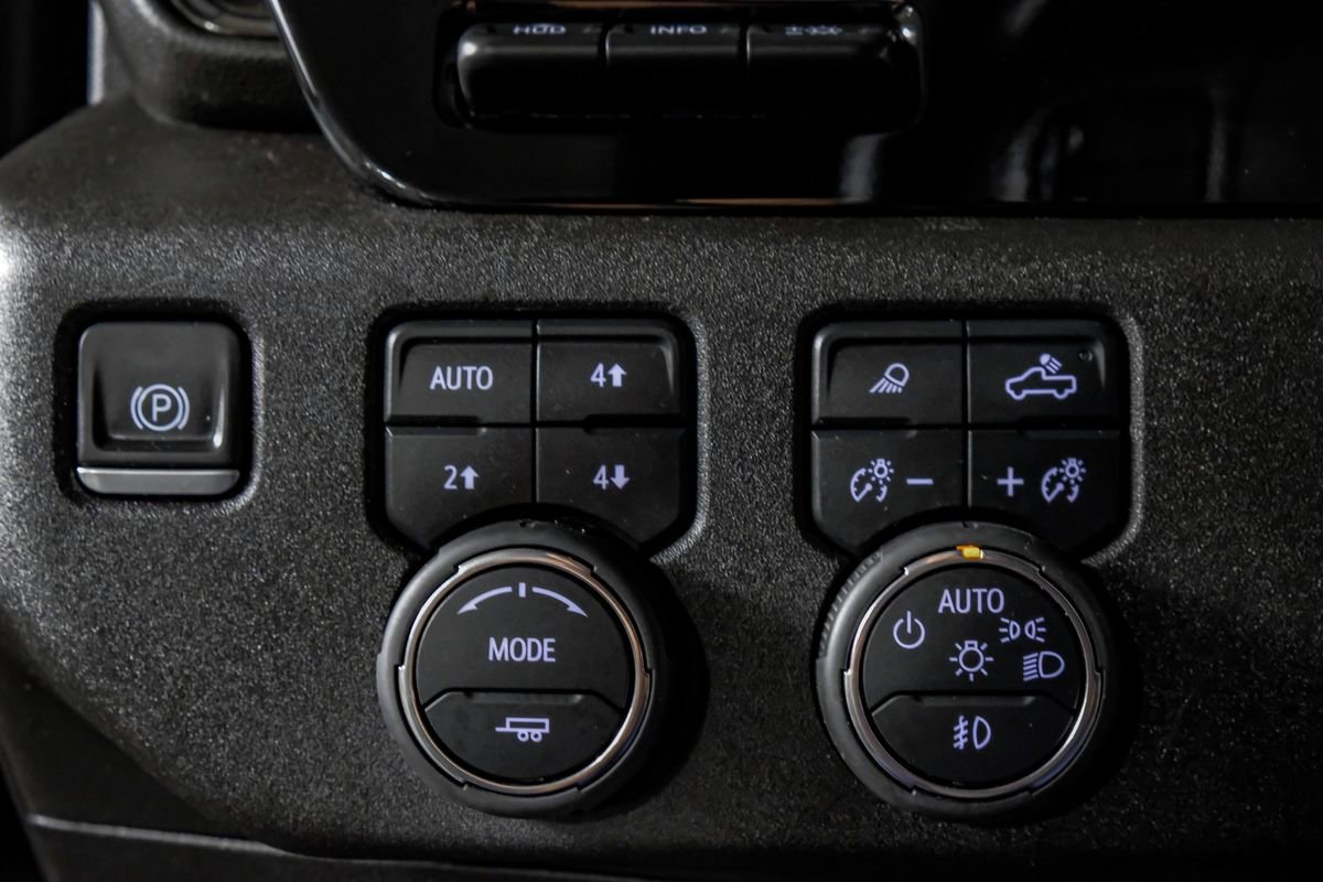 Used 2025 Chevrolet Silverado 2500 ZR2 w/ Technology Package image 25