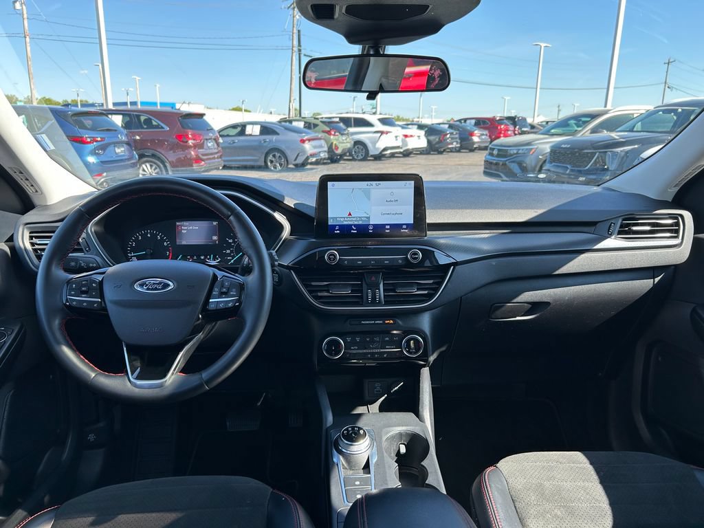 Used 2022 Ford Escape SEL w/ SEL Stealth AWD Package image 9