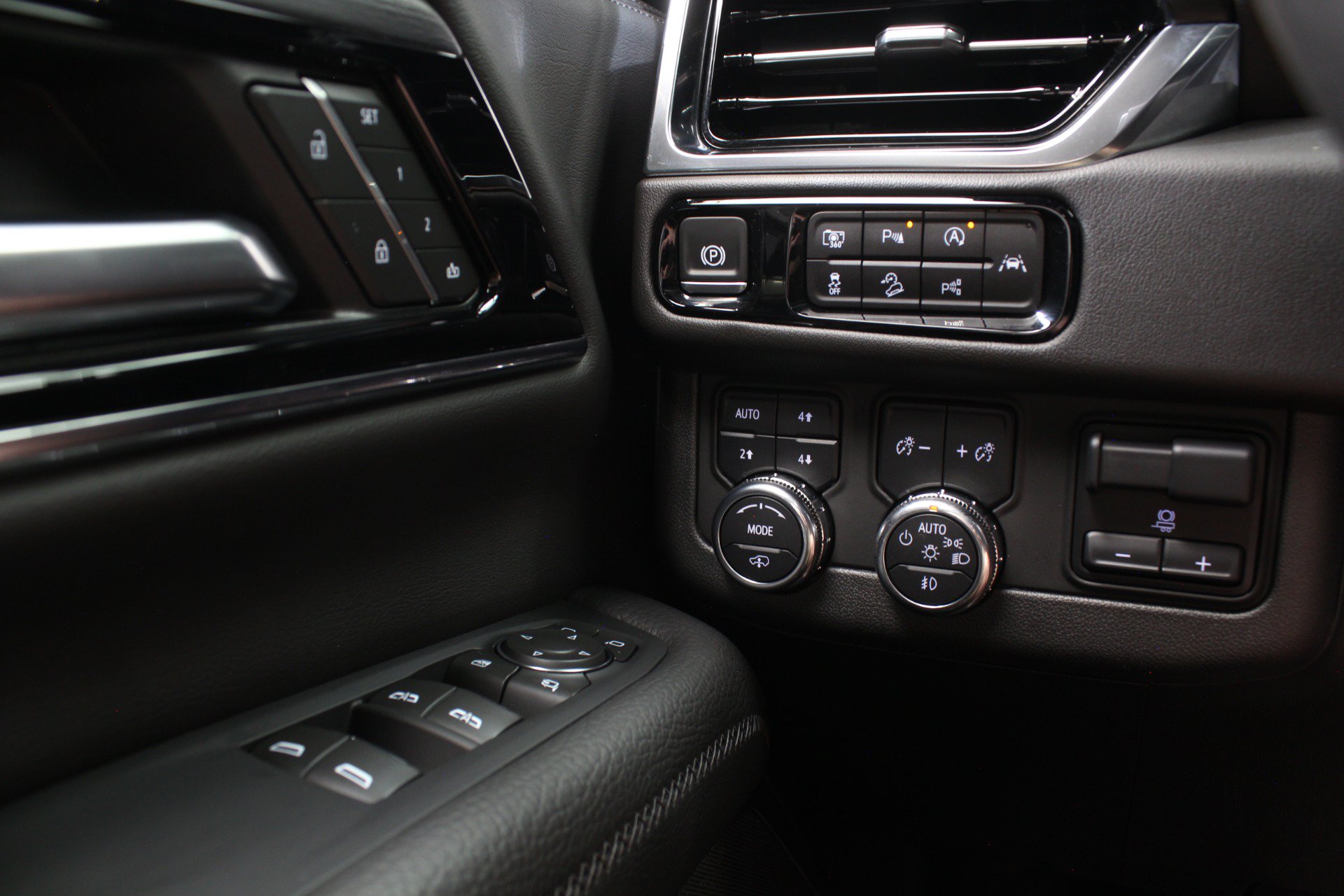 Used 2025 GMC Yukon Denali w/ Denali Reserve Package AWD/4WD image 85