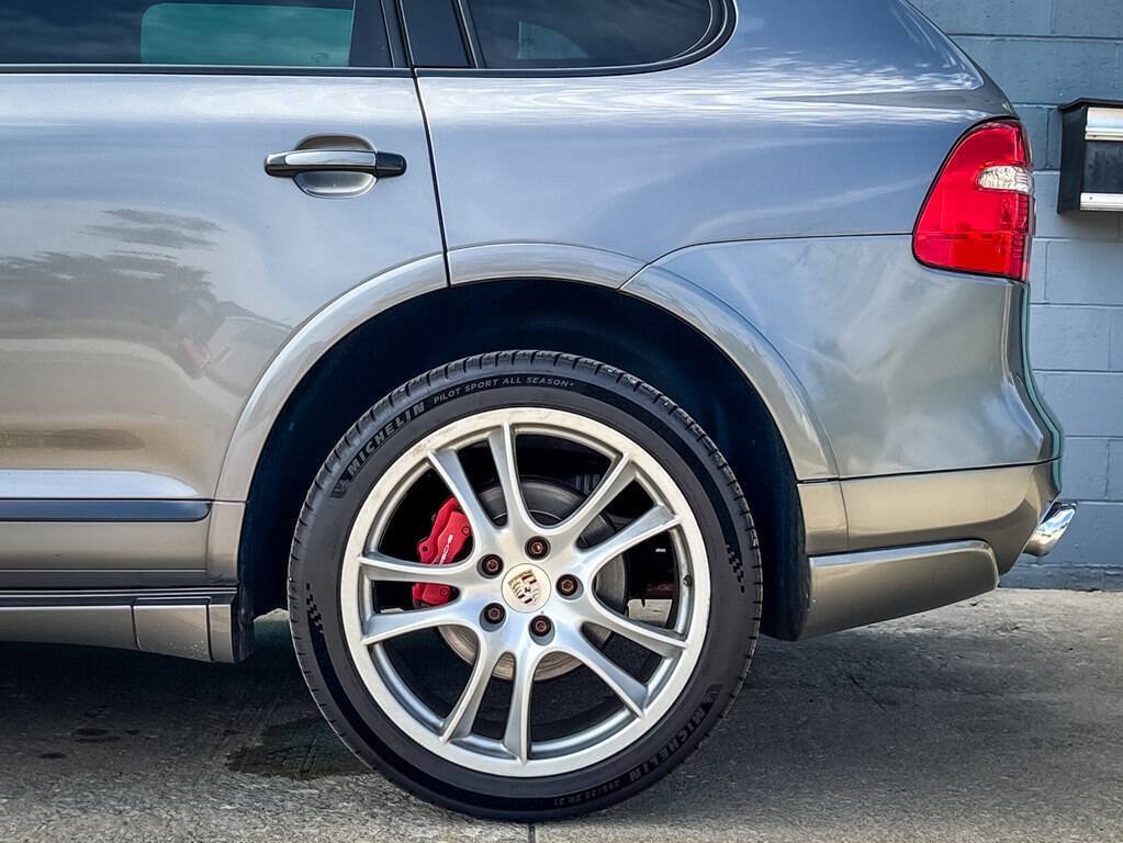Used 2010 Porsche Cayenne GTS AWD/4WD image 6