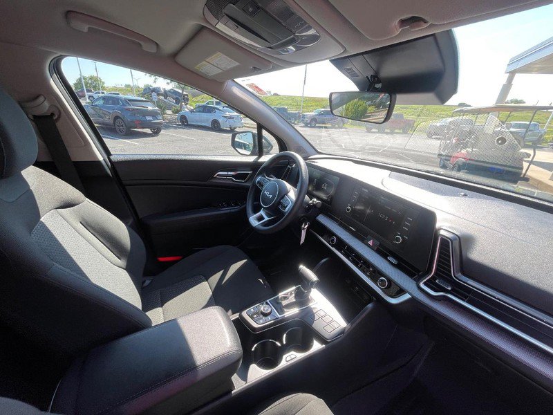 Used 2024 Kia Sportage LX AWD/4WD image 7