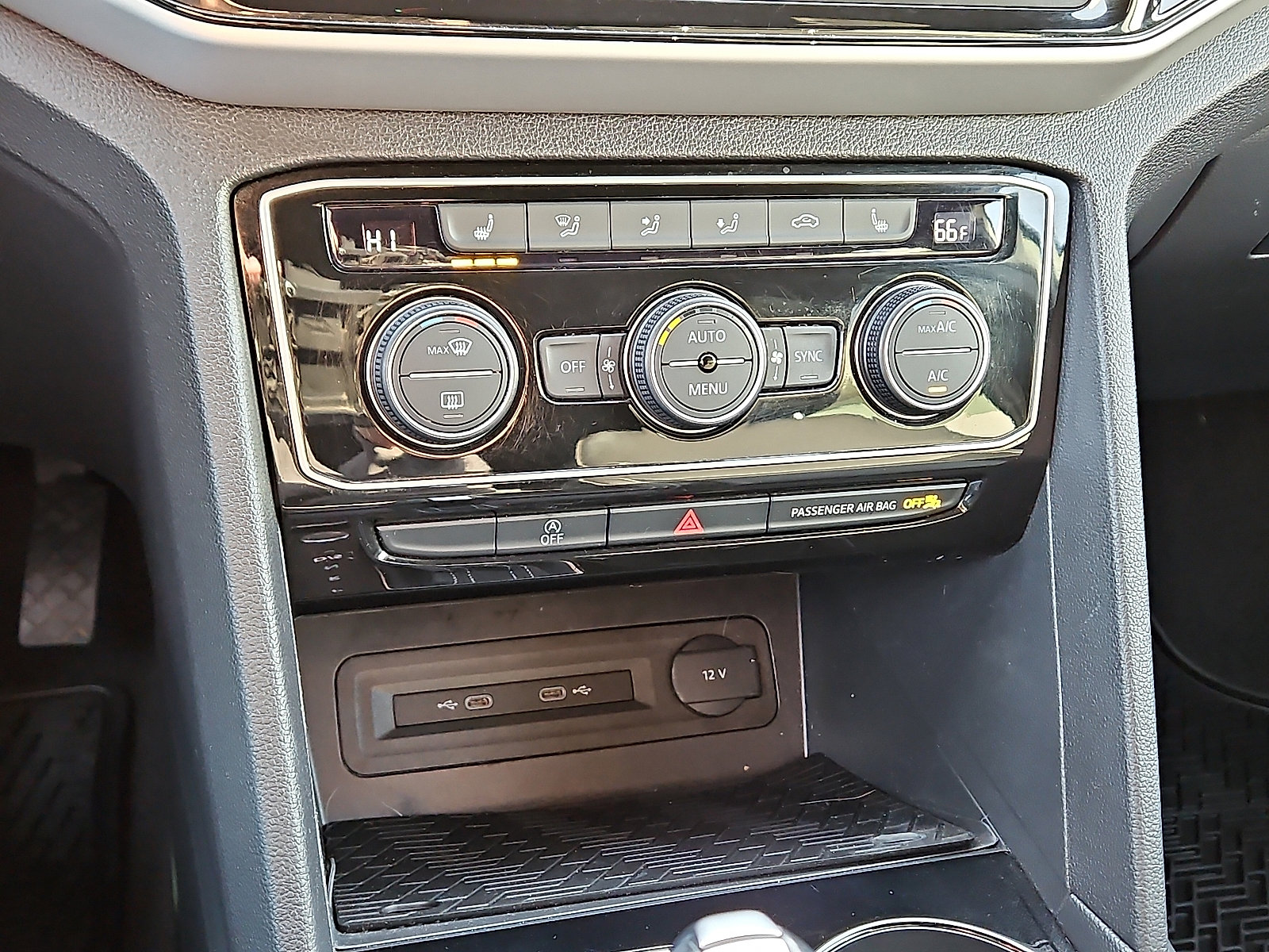 Certified 2023 Volkswagen Atlas Cross Sport SE image 15