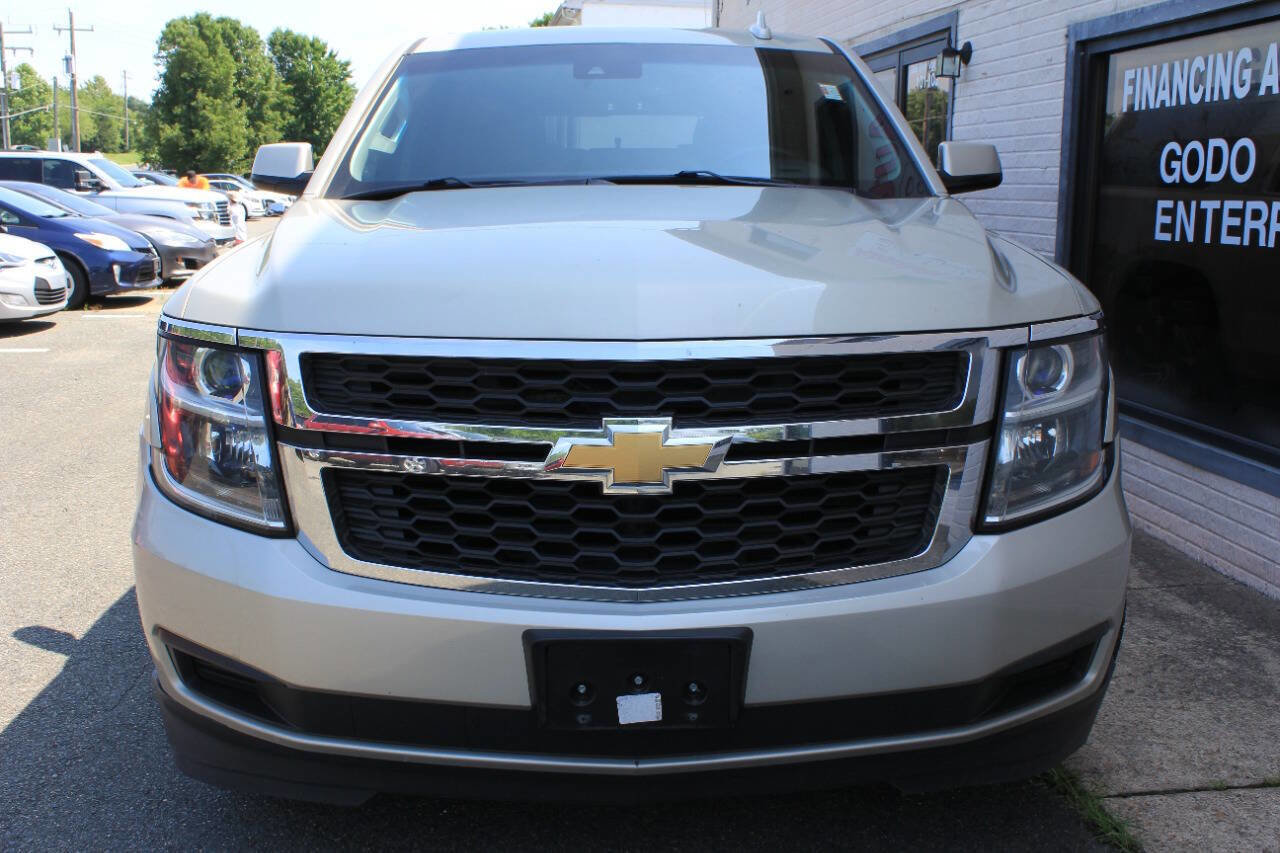 Used 2017 Chevrolet Suburban LT image 2