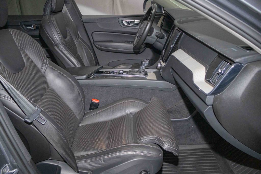 Used 2021 Volvo XC60 T5 Inscription w/ Protection Package Premier image 16