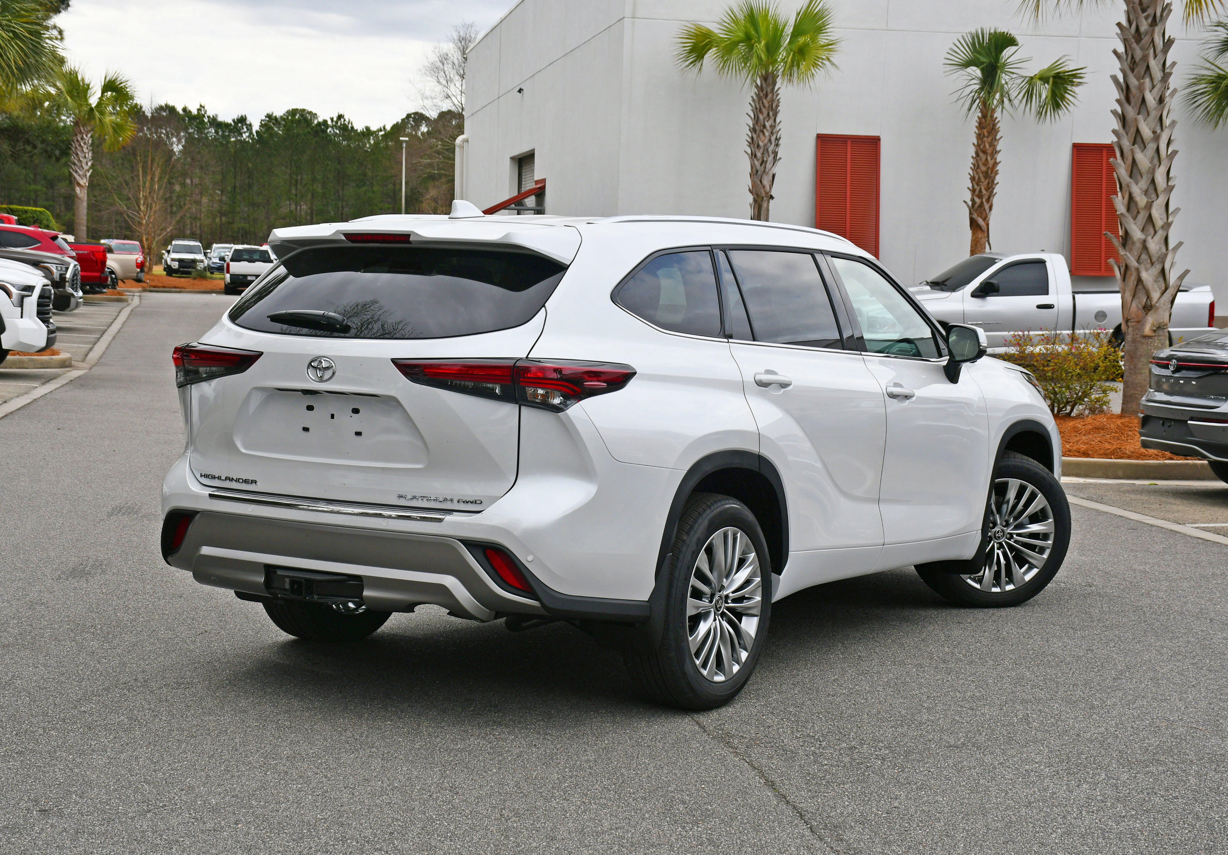 New 2026 Toyota Highlander Platinum image 2