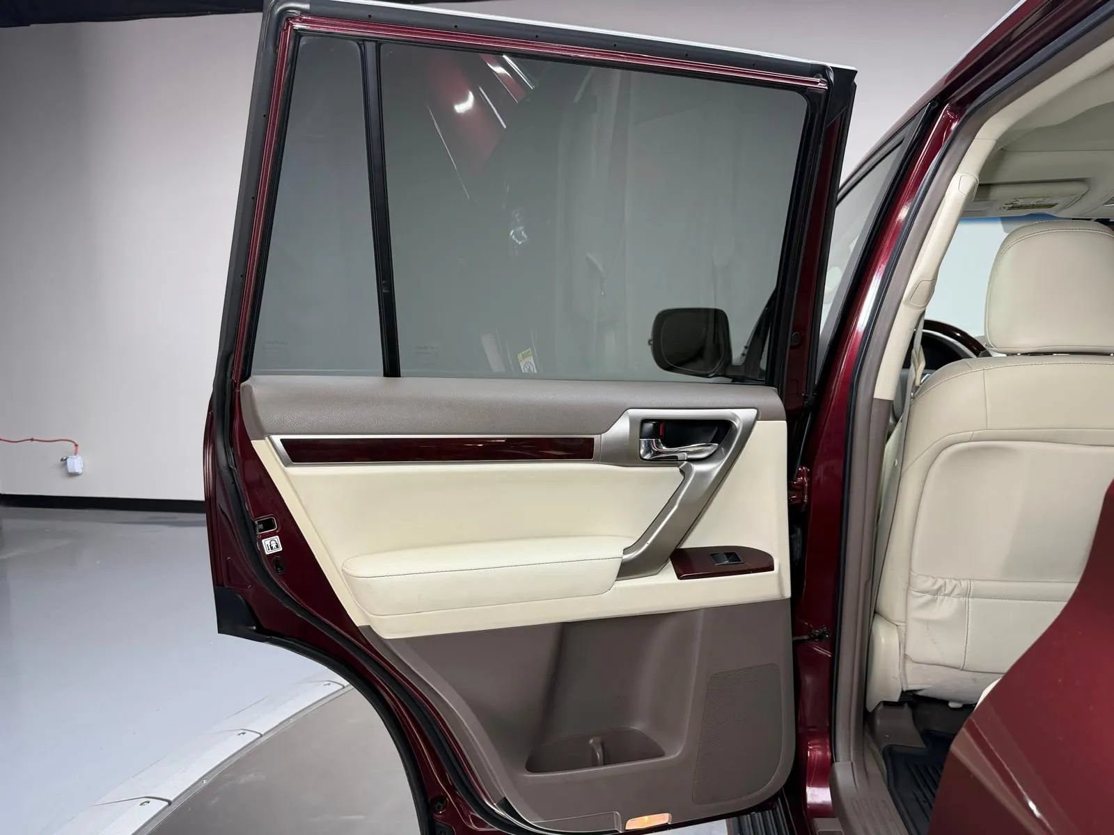 Used 2015 Lexus GX 460 w/ Premium Package AWD/4WD image 17
