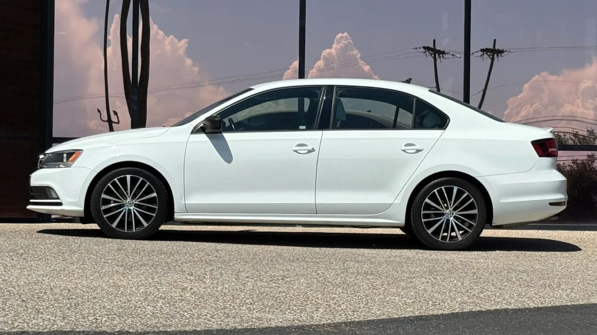 Used 2016 Volkswagen Jetta Sport FWD image 5