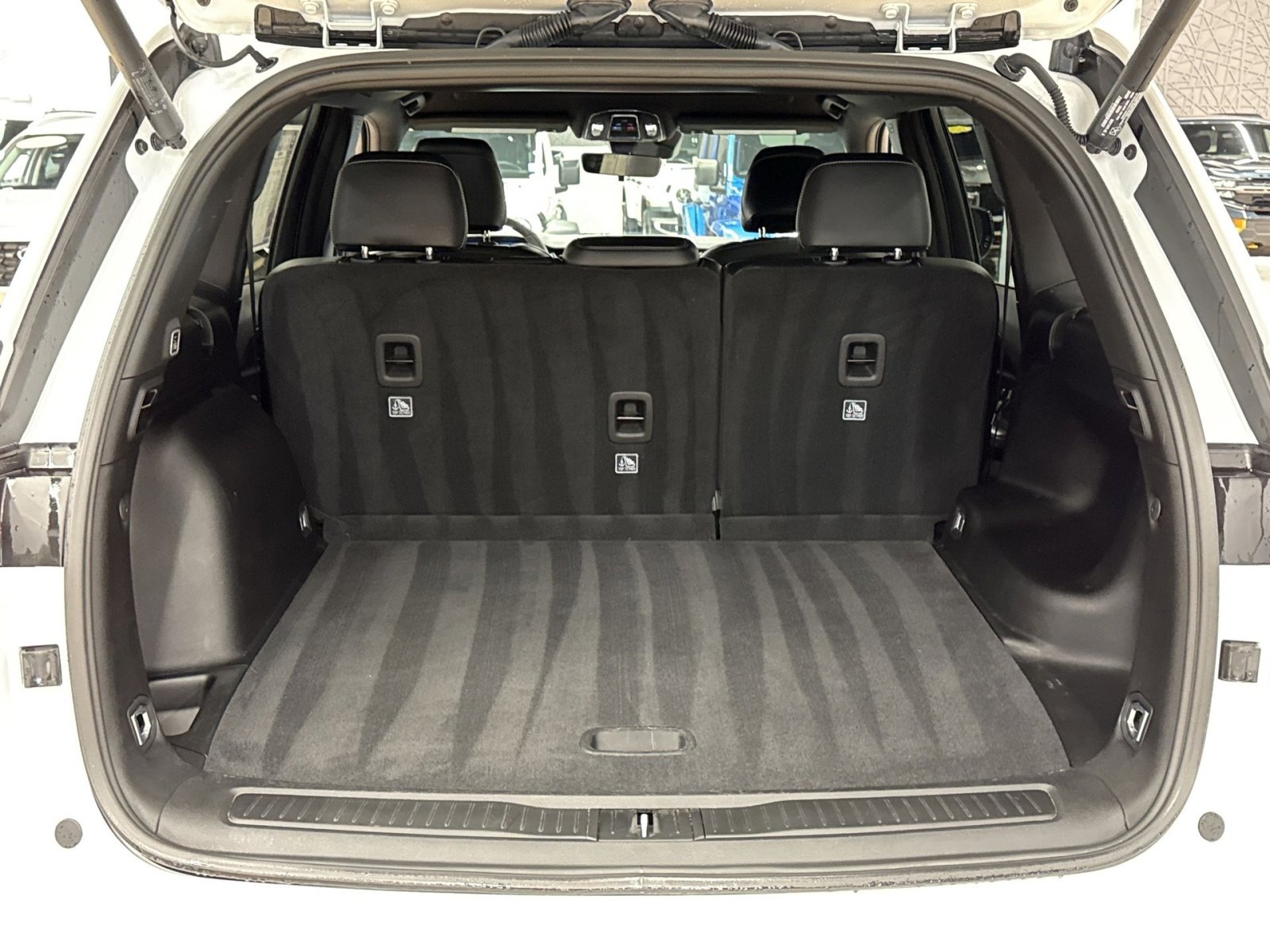Used 2025 Jeep Grand Cherokee Altitude AWD/4WD image 28
