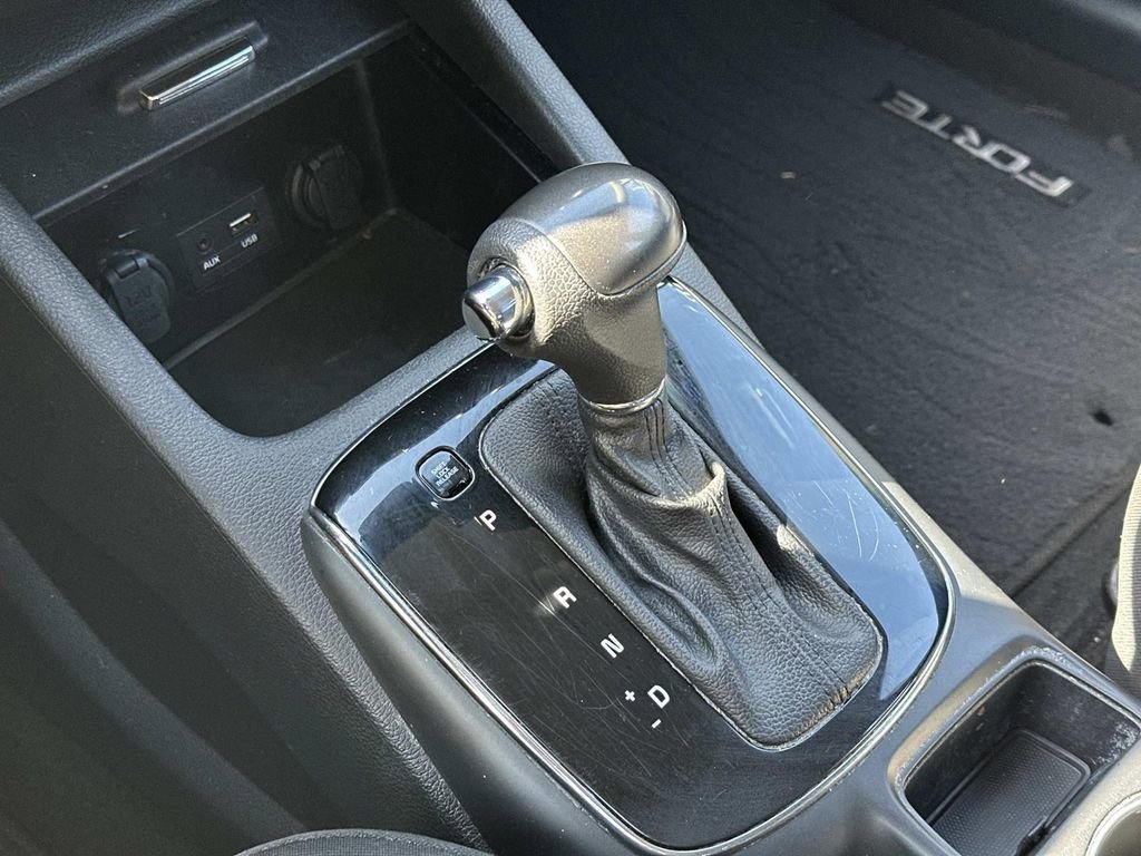 Used 2017 Kia Forte LX FWD image 31