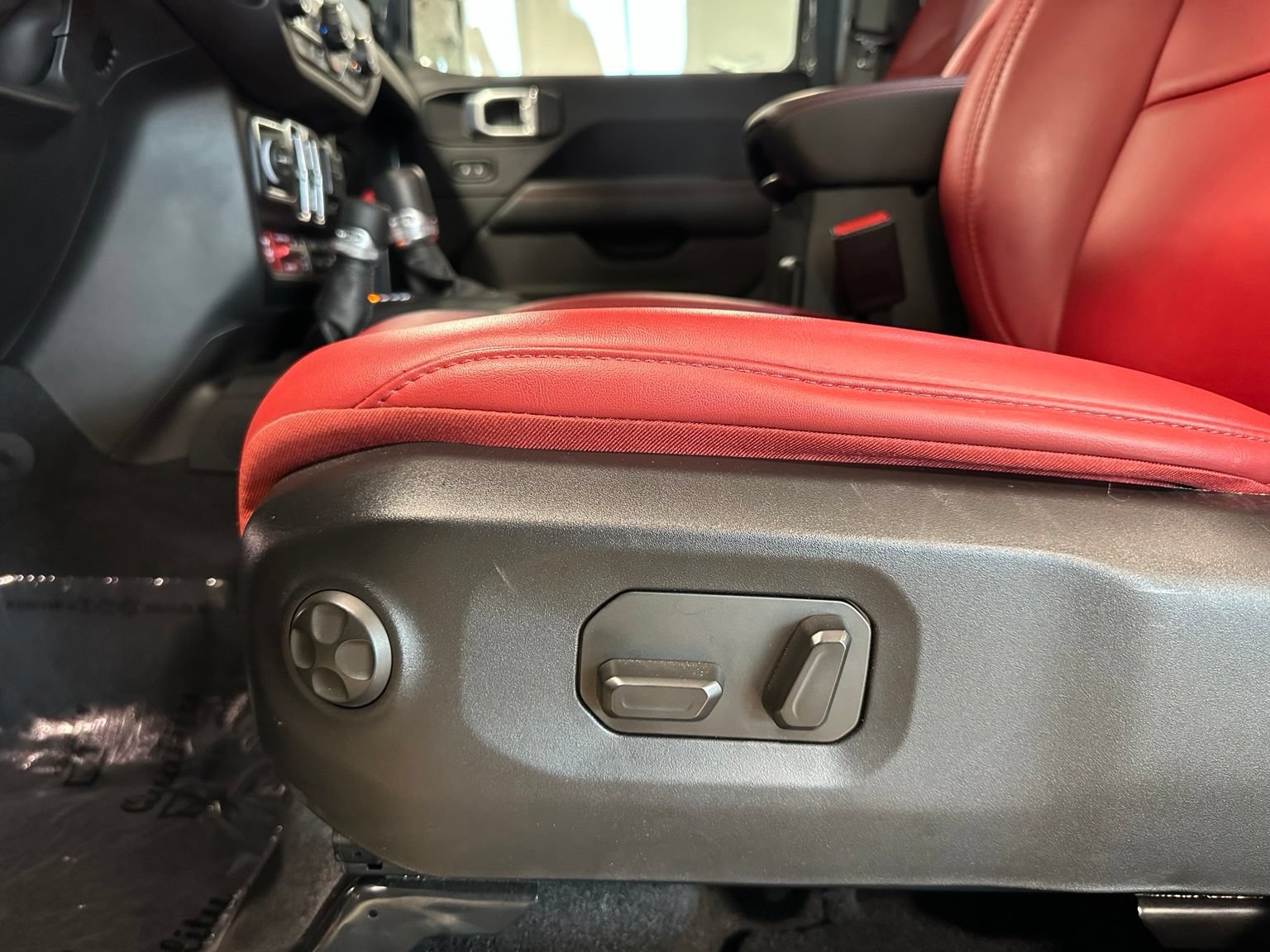 Used 2024 Jeep Wrangler Unlimited Rubicon 392 AWD/4WD image 15