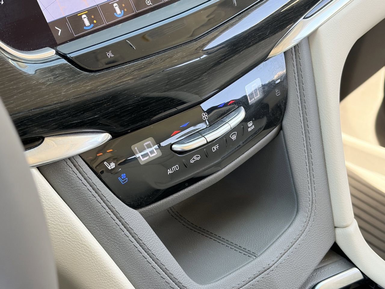 Used 2020 Cadillac XT6 Premium Luxury FWD image 28