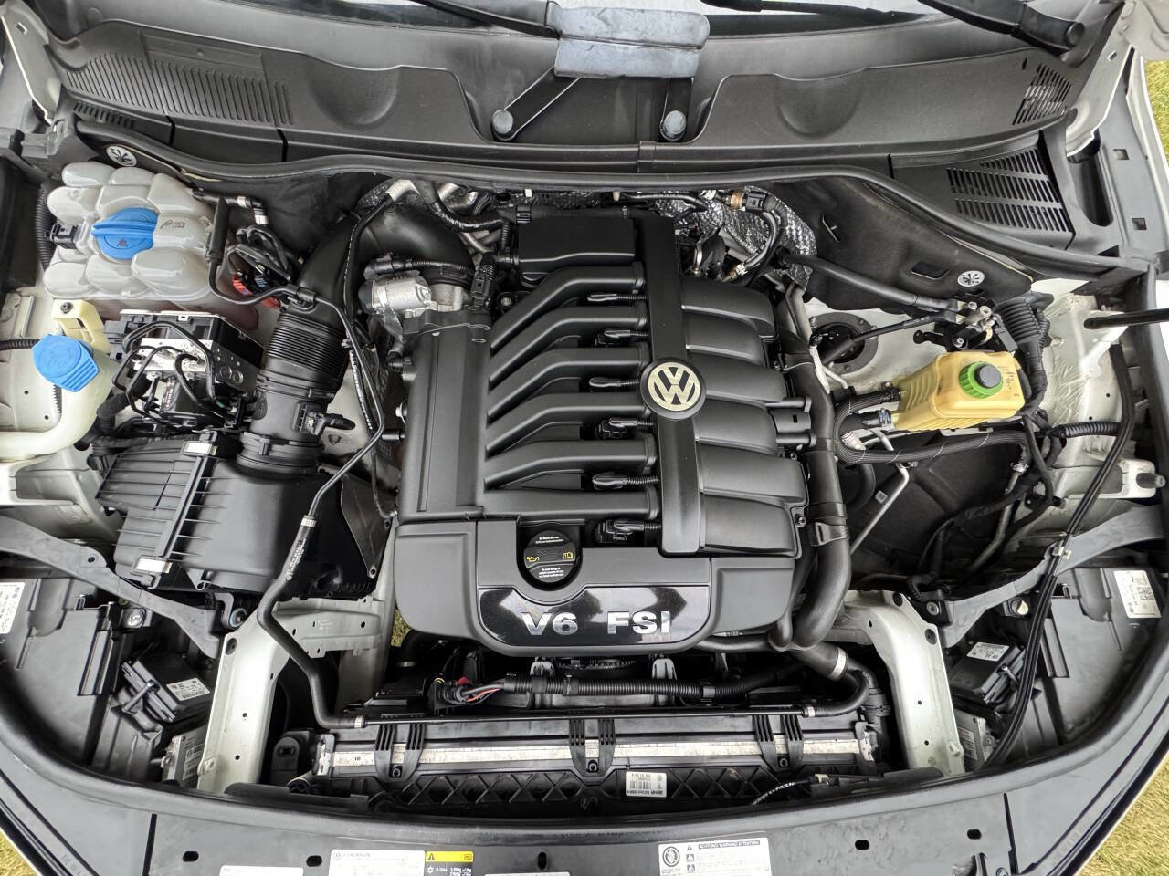 Used 2017 Volkswagen Touareg Sport image 18