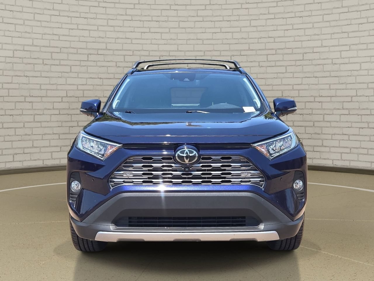 Used 2020 Toyota RAV4 Limited FWD image 2