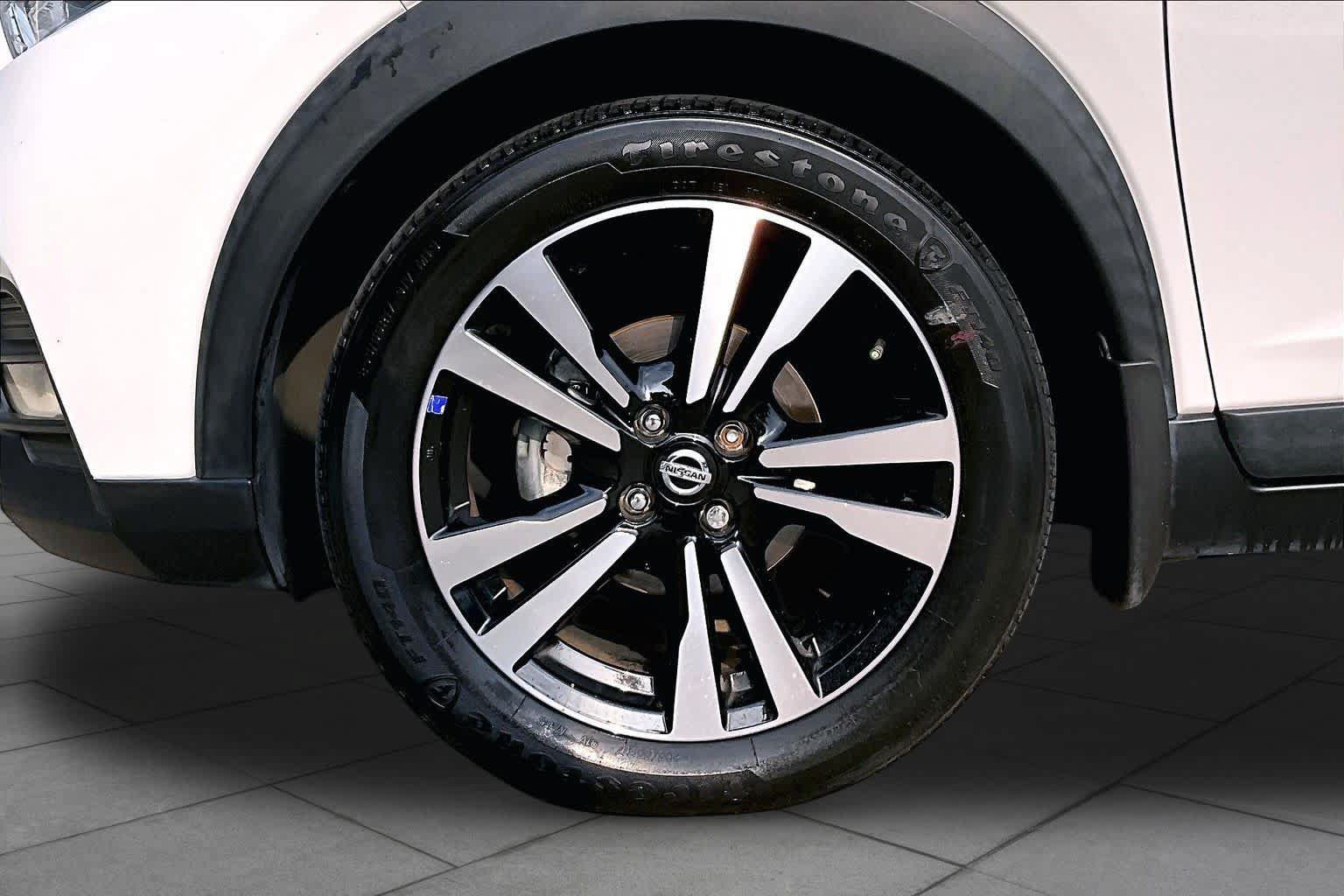 Certified 2020 Nissan Kicks SR FWD image 10