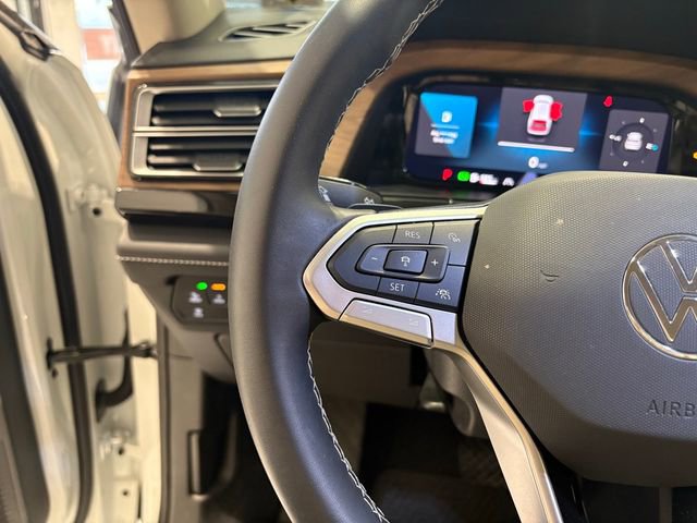 Used 2025 Volkswagen Atlas SE image 29