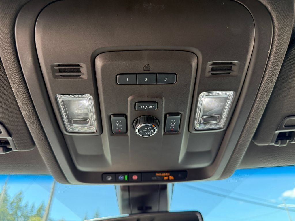 Used 2021 Chevrolet Tahoe Z71 w/ Luxury Package AWD/4WD image 18