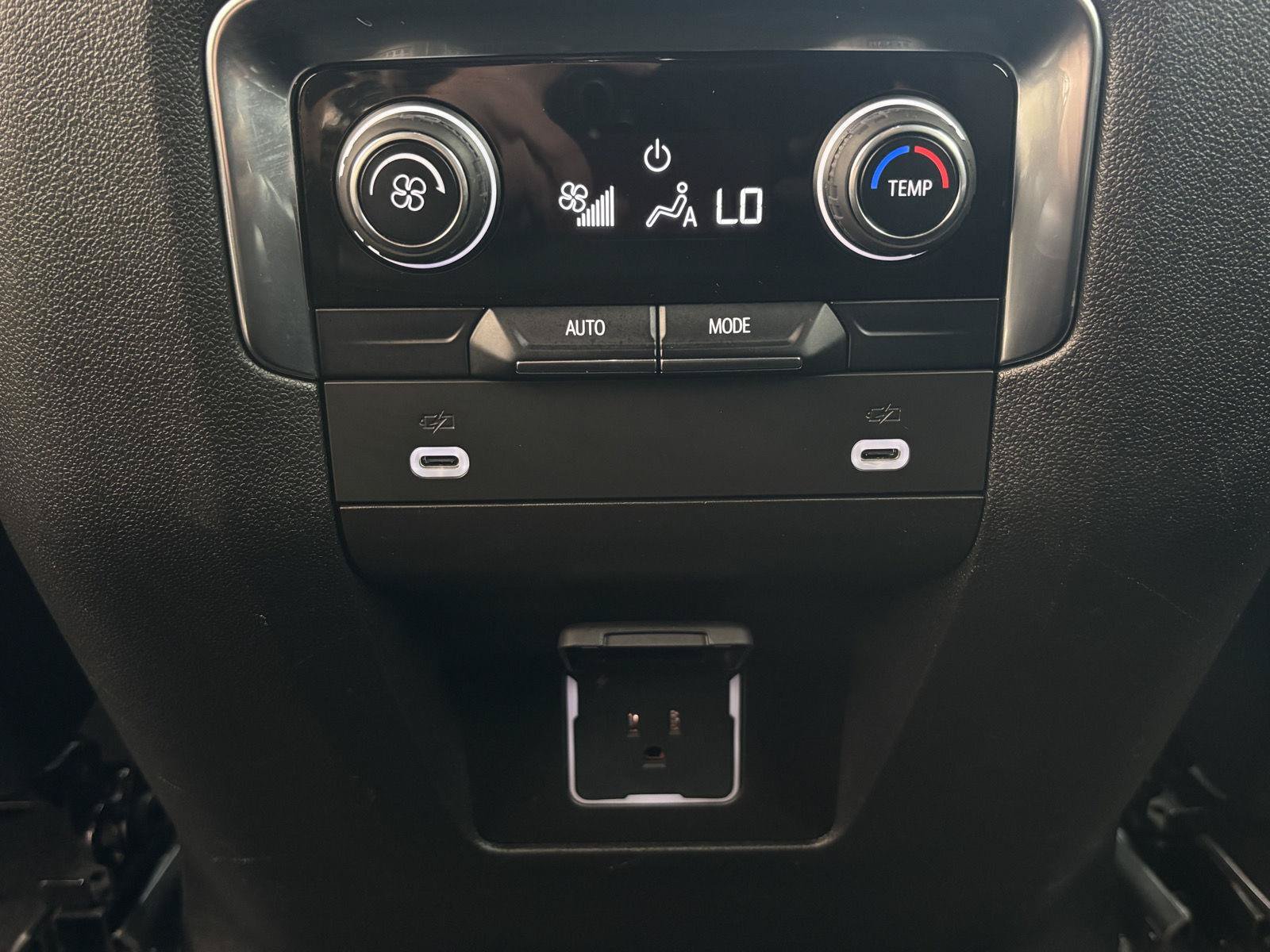 Used 2024 Chevrolet Suburban LT AWD/4WD image 24
