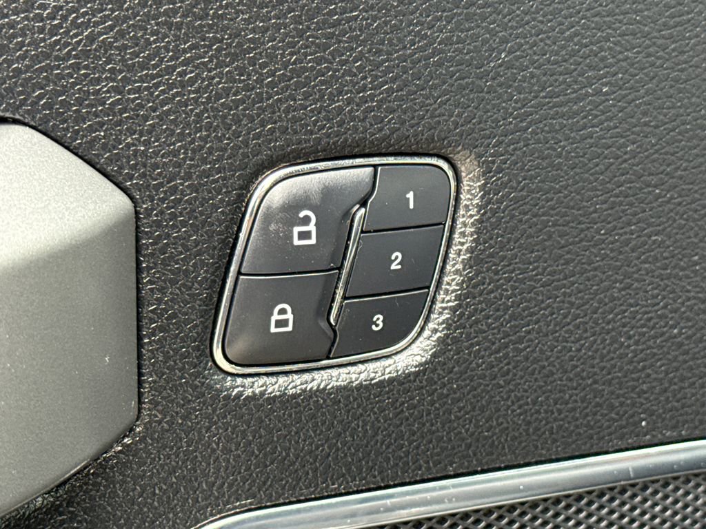 Used 2017 Ford F350 Platinum w/ FX4 Off-Road Package image 20