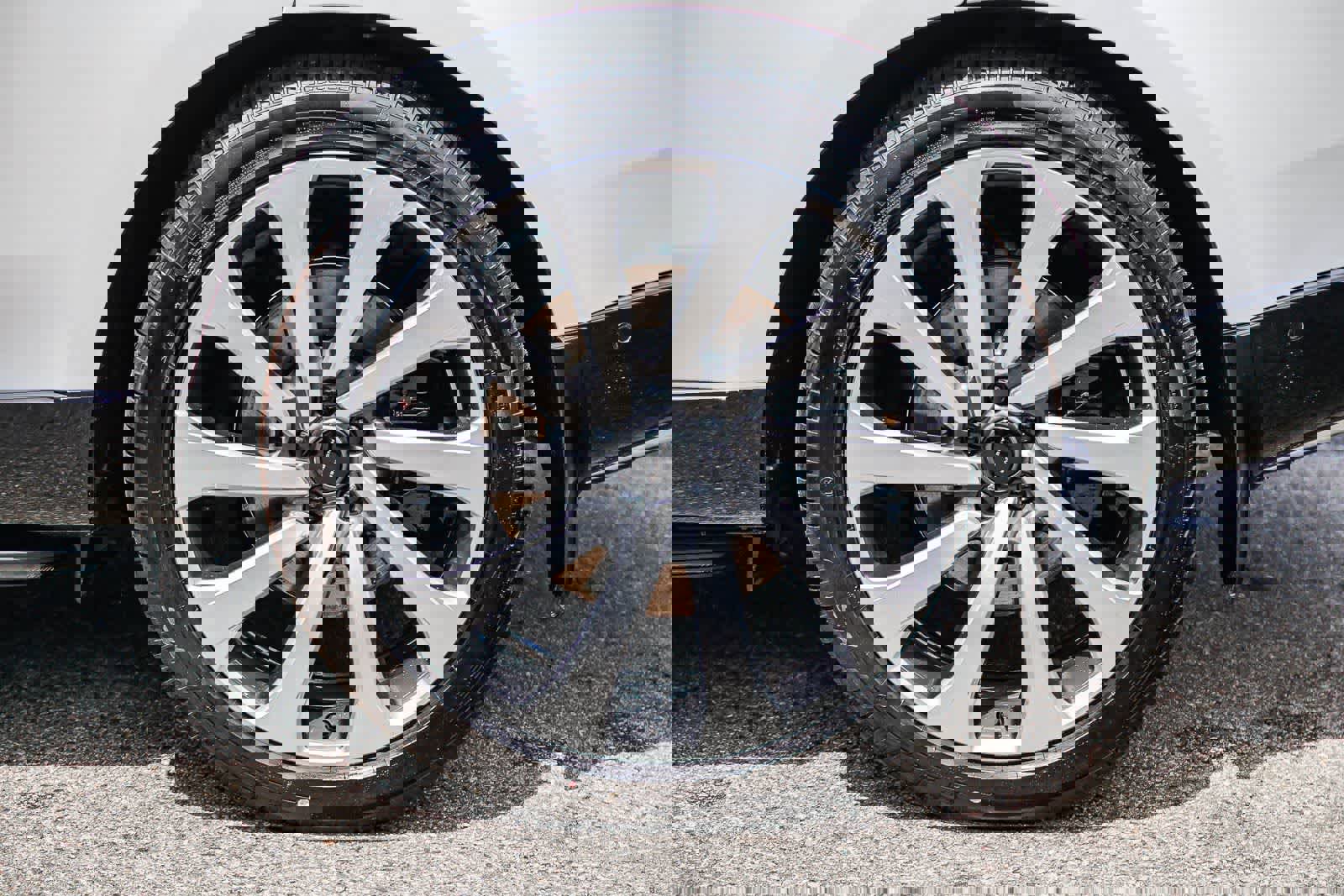 New 2026 Land Rover Range Rover Long Wheelbase SE image 8