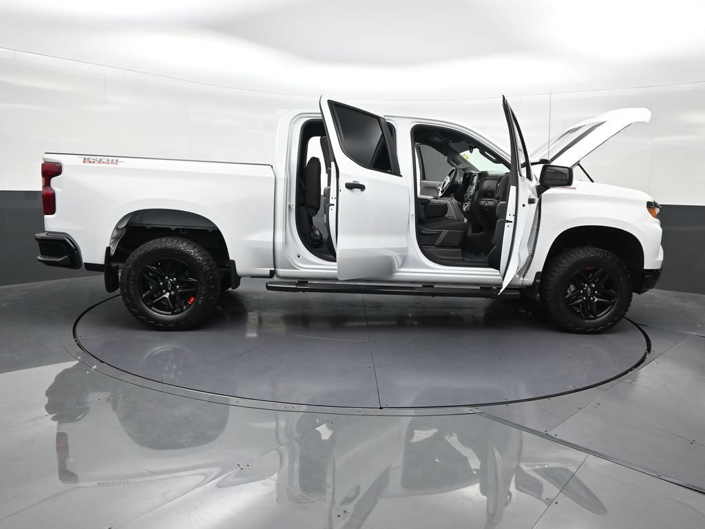Used 2025 Chevrolet Silverado 1500 Custom Trail Boss AWD/4WD image 32