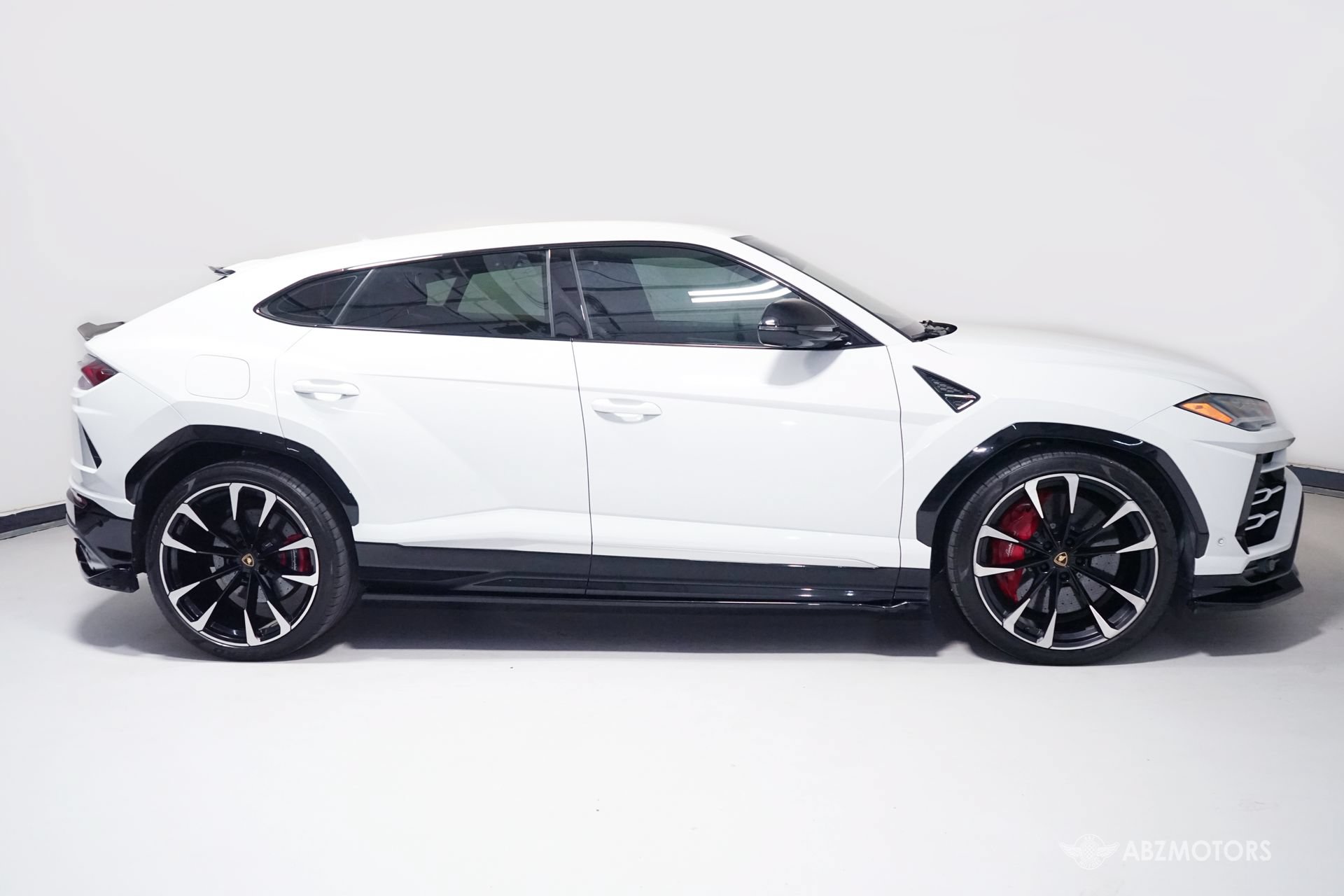 Used 2019 Lamborghini Urus AWD/4WD image 3