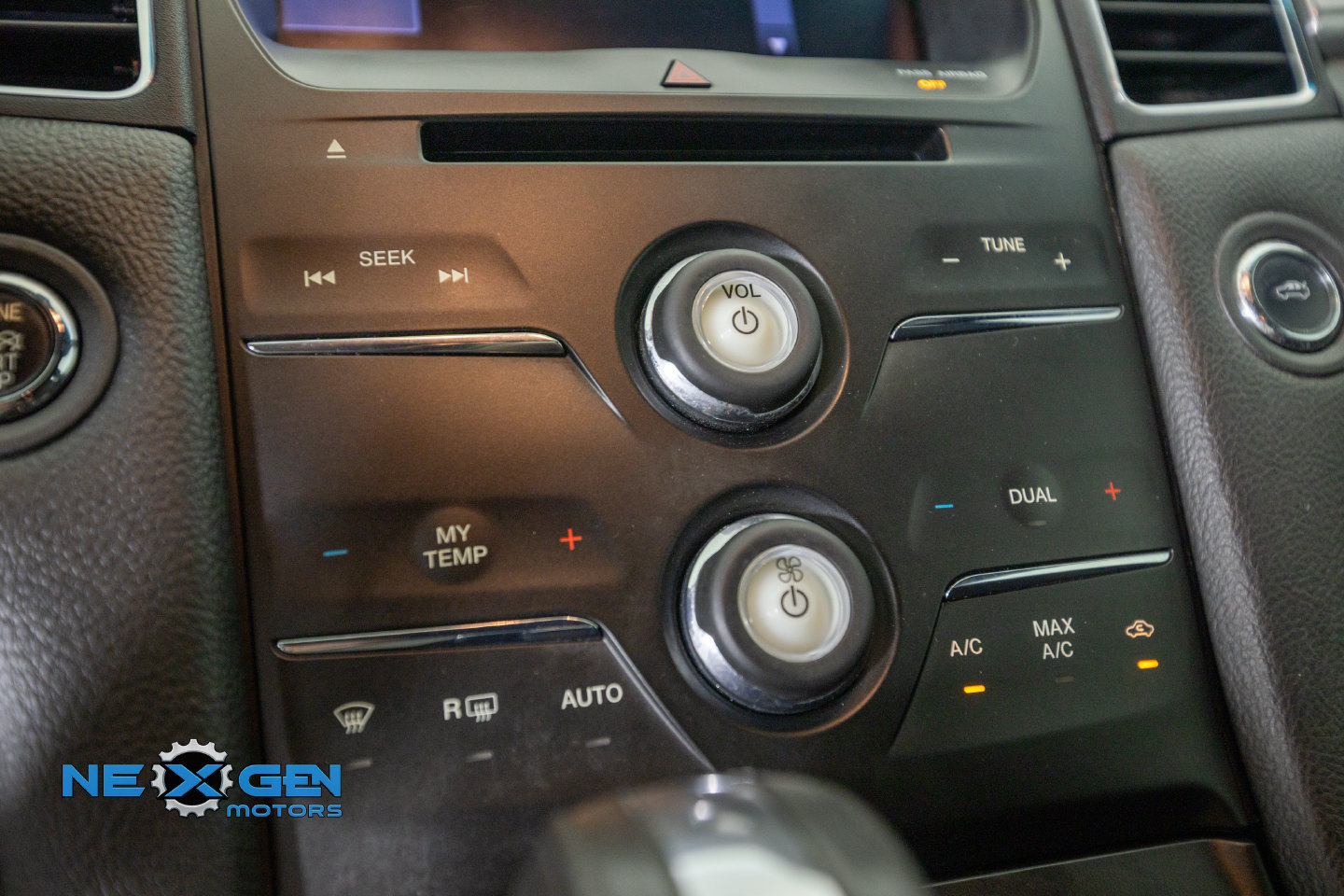 Used 2013 Ford Taurus SEL FWD image 20