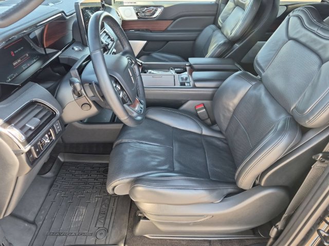 Used 2023 Lincoln Navigator Reserve AWD/4WD image 12