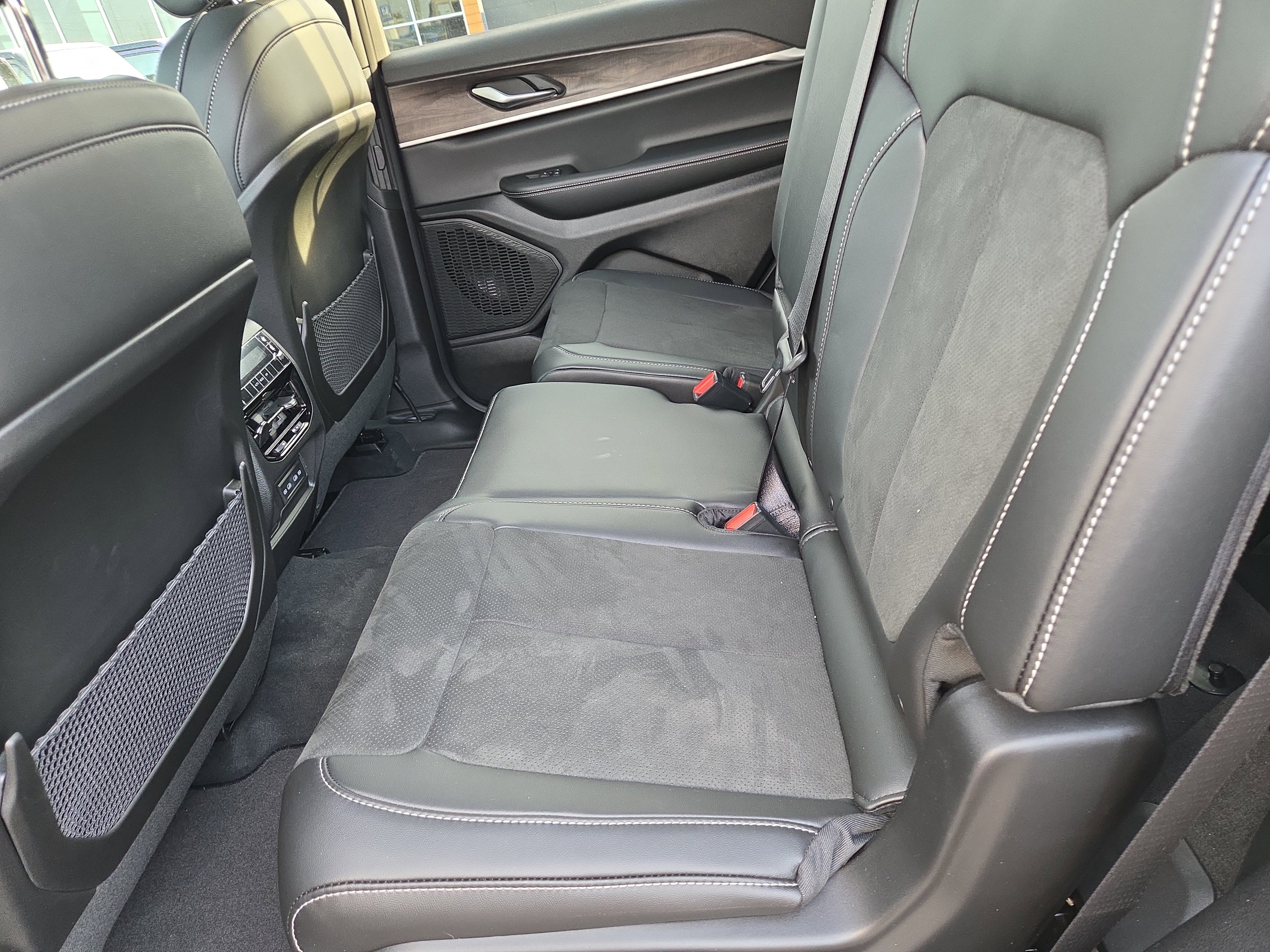 New 2026 Jeep Grand Cherokee L 4WD image 6