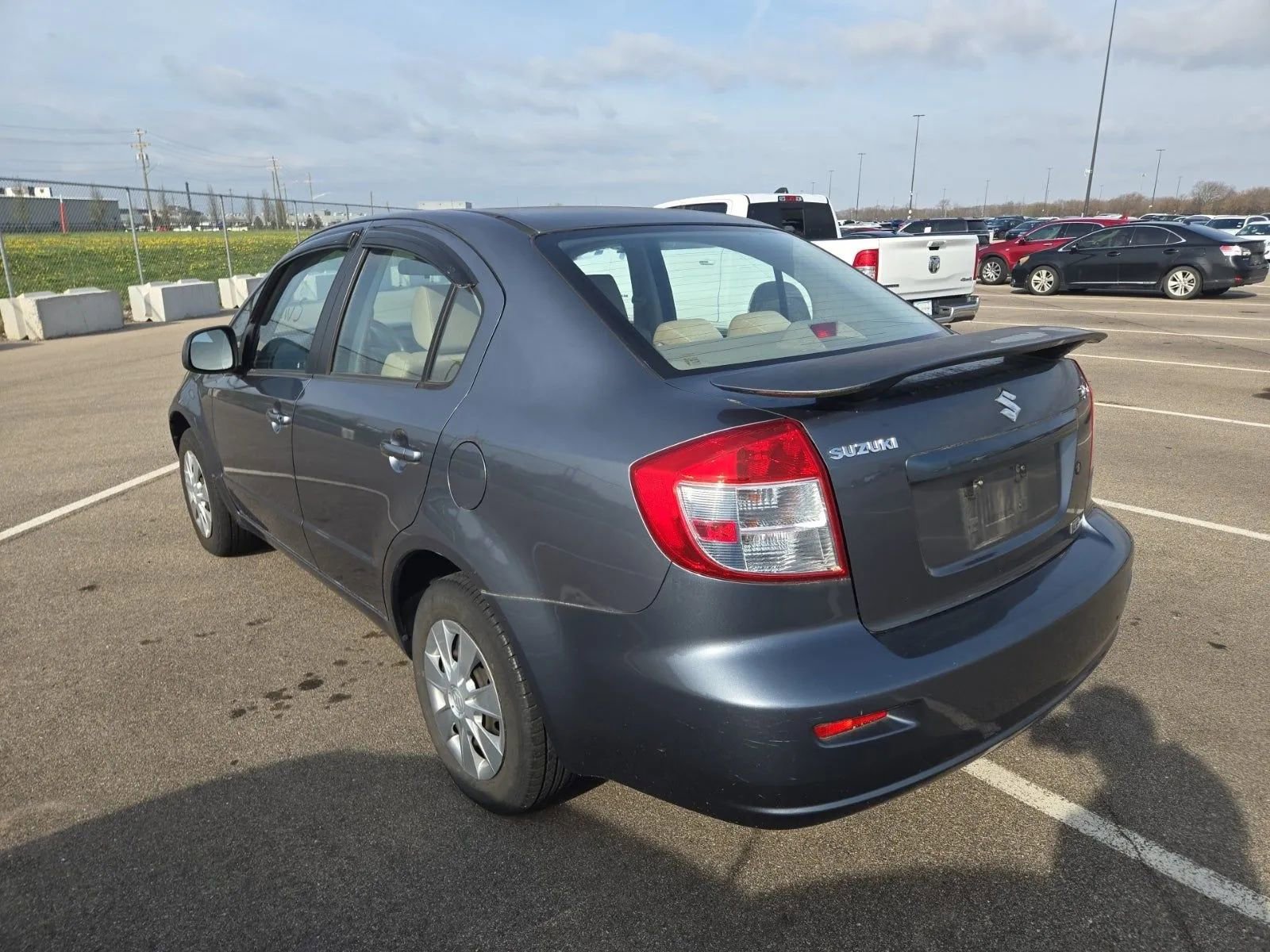 Used 2009 Suzuki SX4 Sedan FWD image 2