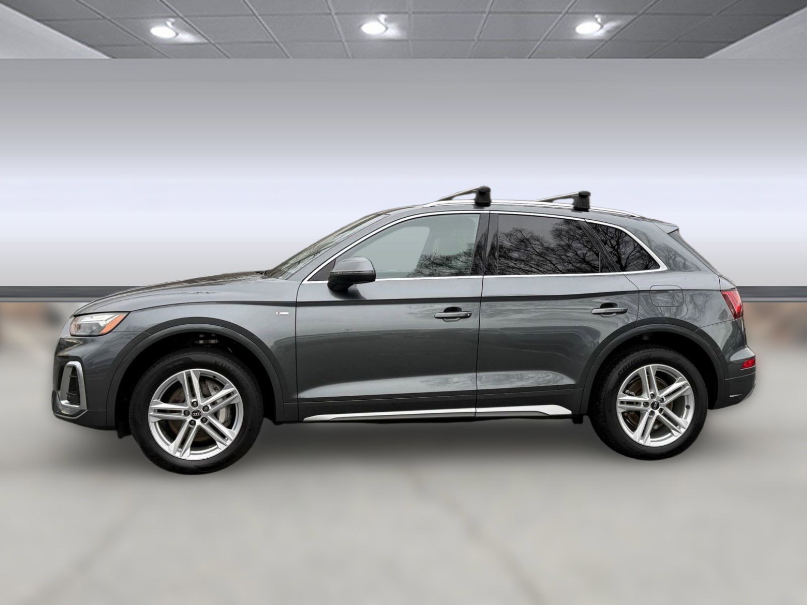 Used 2023 Audi Q5 e Premium w/ Convenience Package image 2