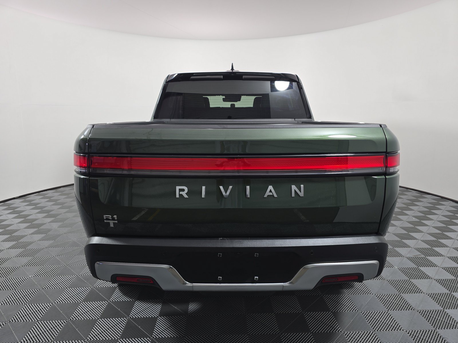 Used 2025 Rivian R1T Adventure AWD/4WD image 4