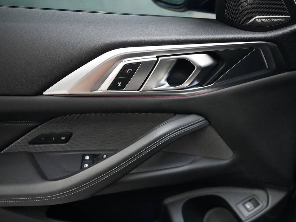 Used 2022 BMW M4 Competition w/ Executive Package RWD image 12