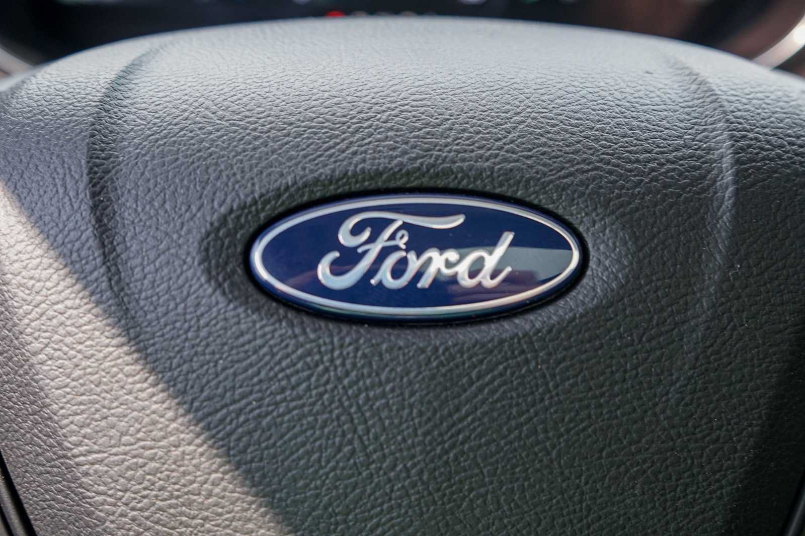 Used 2020 Ford Fusion SE FWD image 14